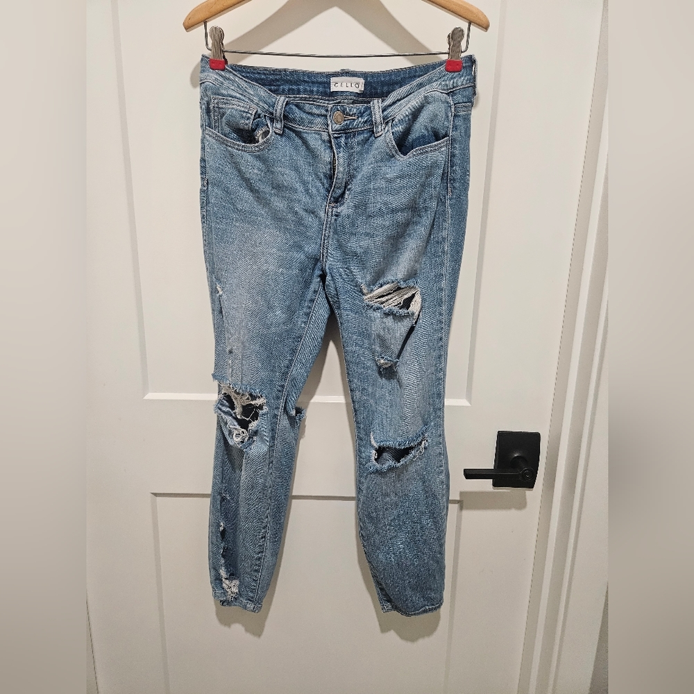 Blue ripped skinny jeans